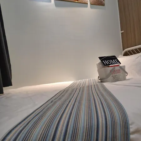 Velvet Room Near Moa With A Cozy, Comfy Bed Manila Exterior photo