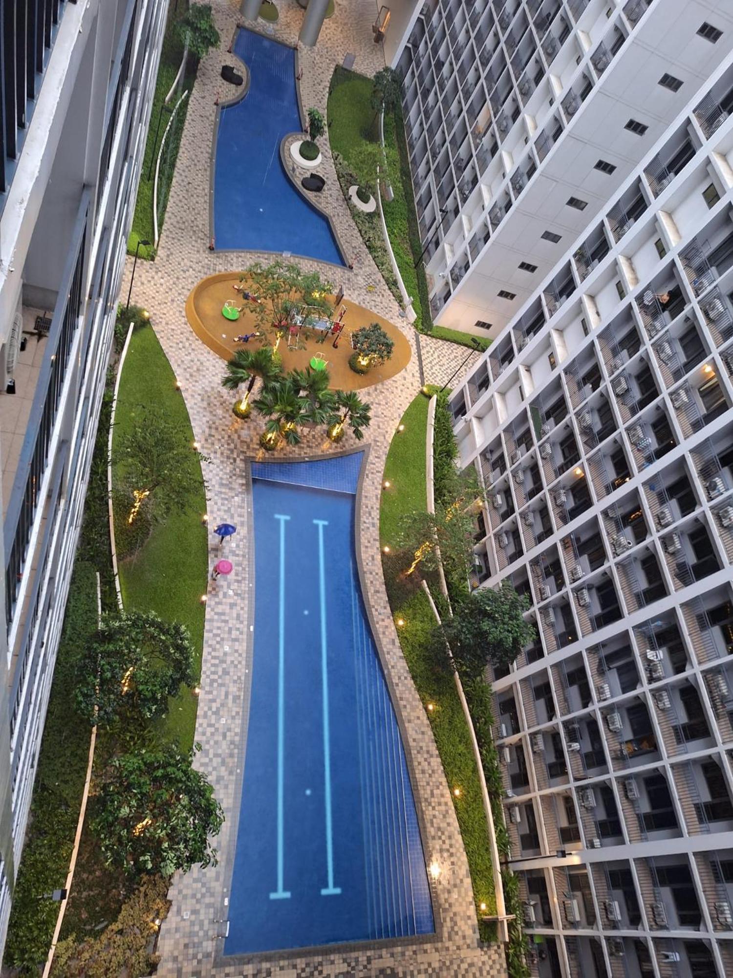 Velvet Near Moa With A Cozy, Comfy Bed Apartment Manila